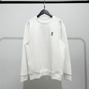 Descente crew neck sweatshirt
